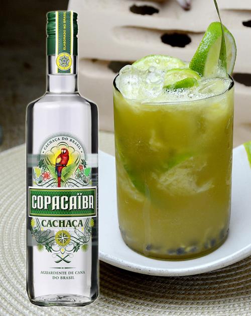 Lär dig hur man gör den brasilianska caipirinha med Cachaca Copacaiba