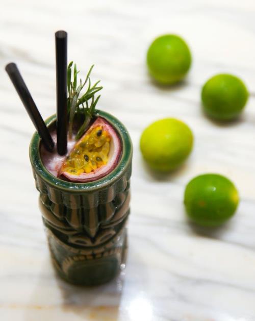 Tiki Cocktail med passionsfrukt